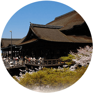 清水寺、八坂神社近在咫尺，位于京都观光景点的正中央